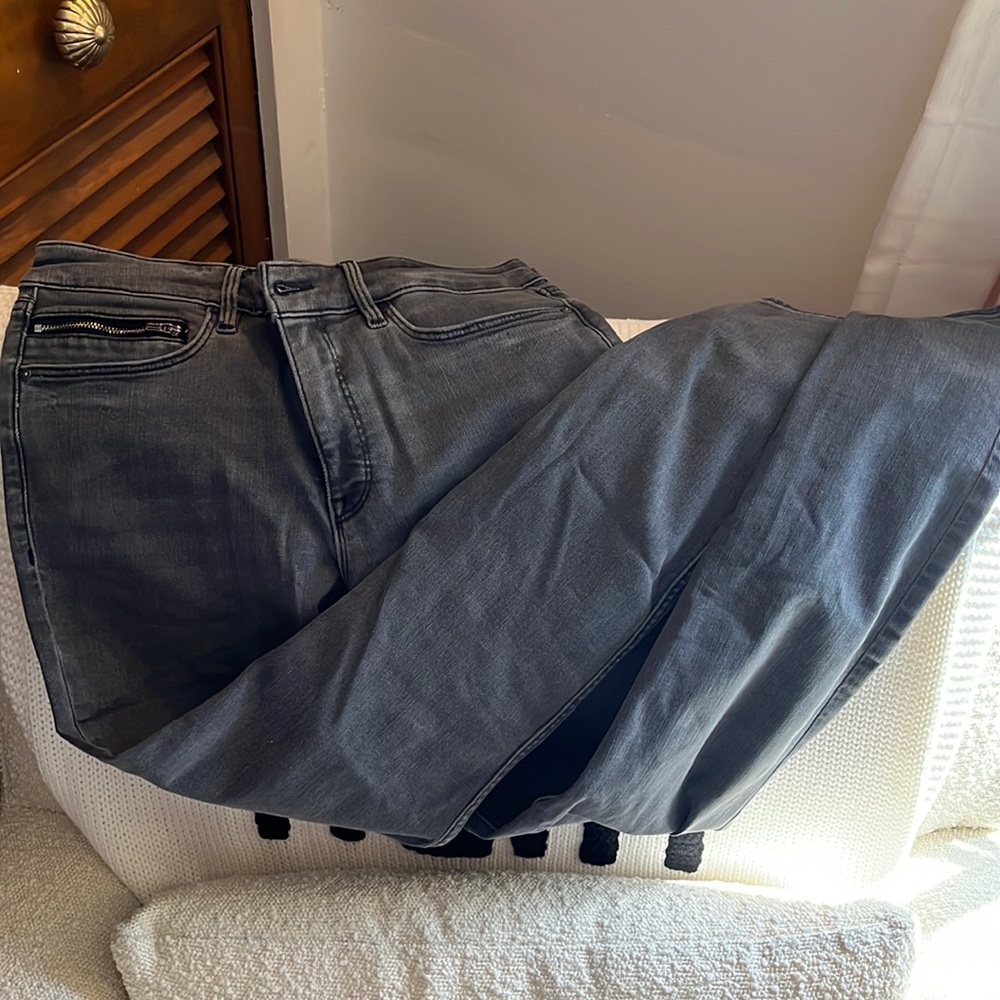 EUC Athleta dark grey skinny jeans. Size 10